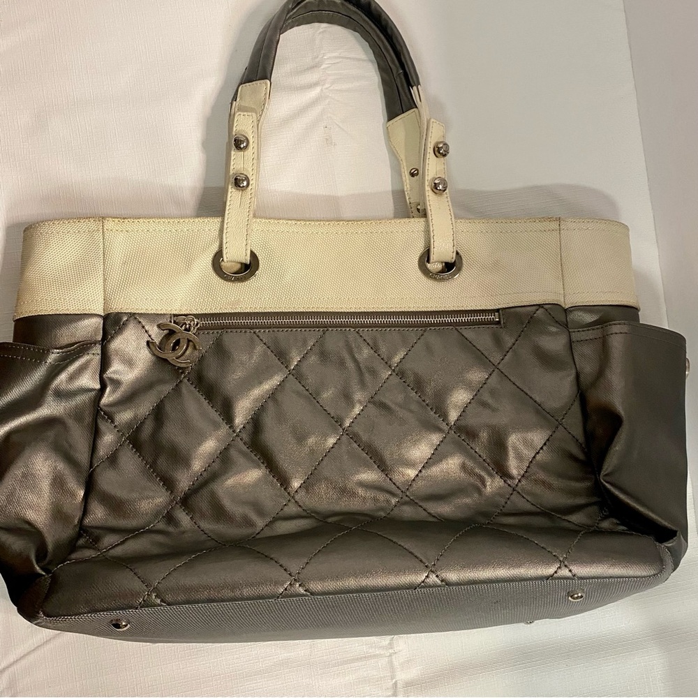 CHANEL Metallic Silver and Cream Tote Bag - Picture 5 of 16